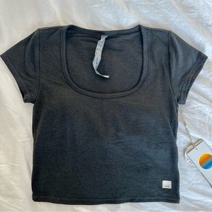 NWT Vuori Short Sleeve Halo Crop, Black Heather